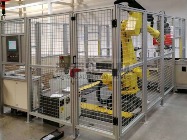 機(jī)器人安全門(mén)鋁型材：高效防護(hù)，助力智能生產(chǎn)安全升級(jí)