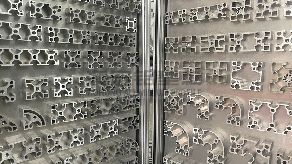 選購(gòu)流水線鋁型材時(shí)要注意什么？